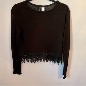 H&M black cropped knit shirt with crochet bottom